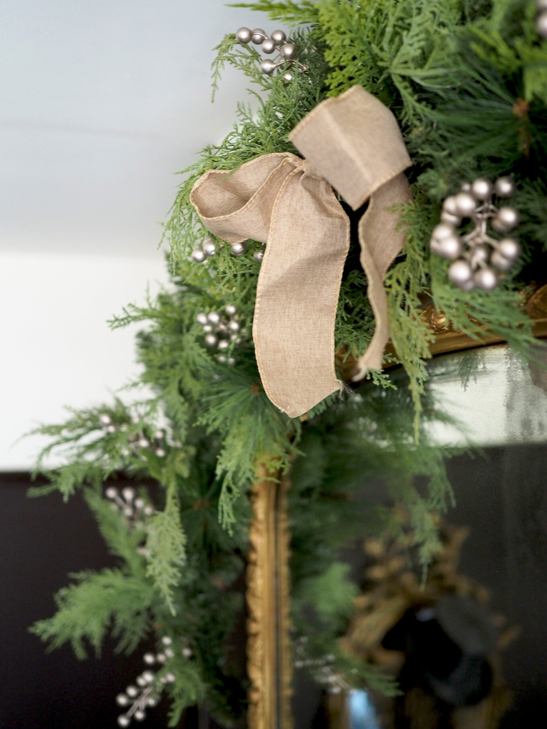 Mirror Garland with gold berries and hessian bow